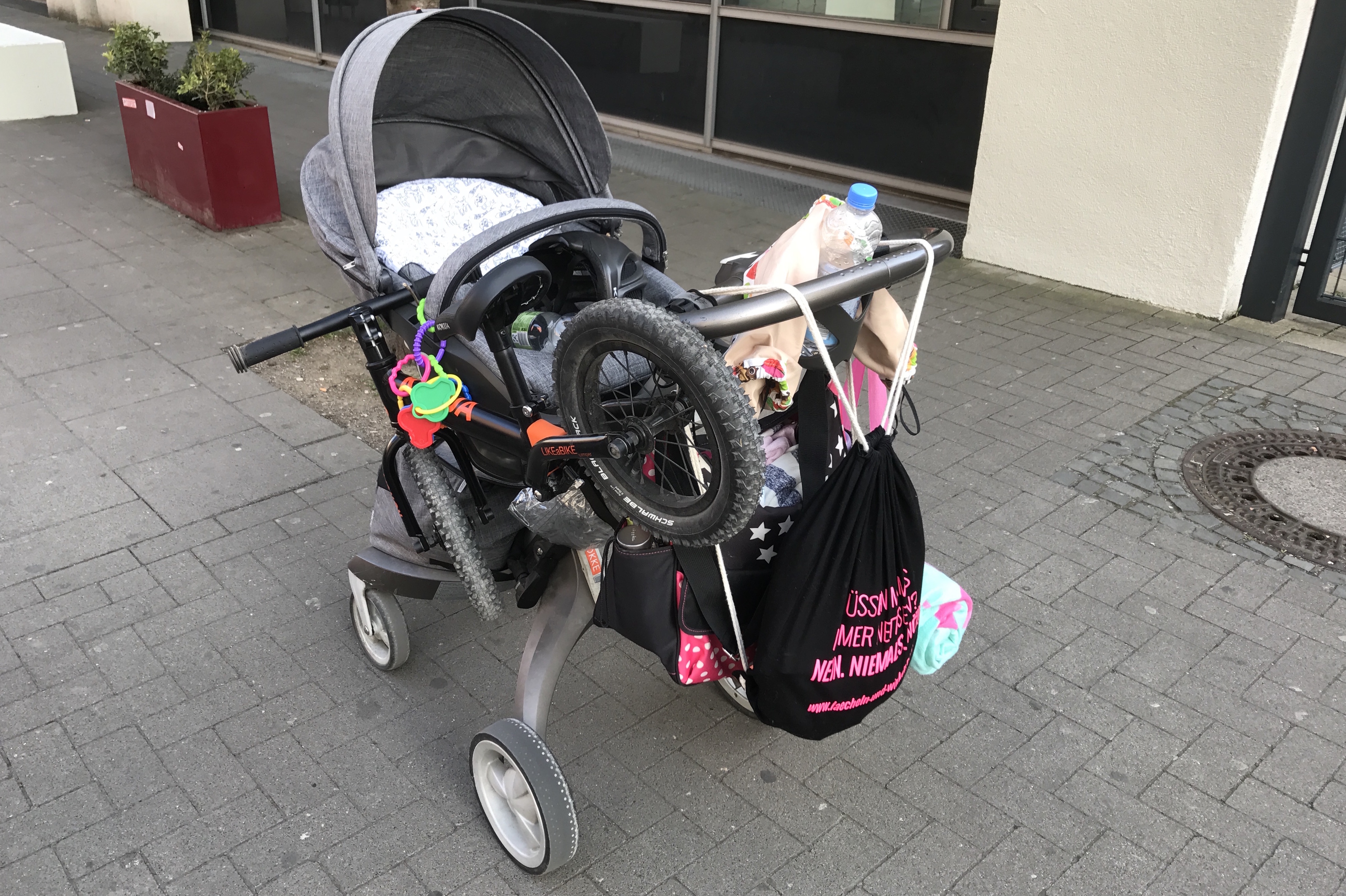 Ich packe meinen Kinderwagen - LCHELN UND WINKEN