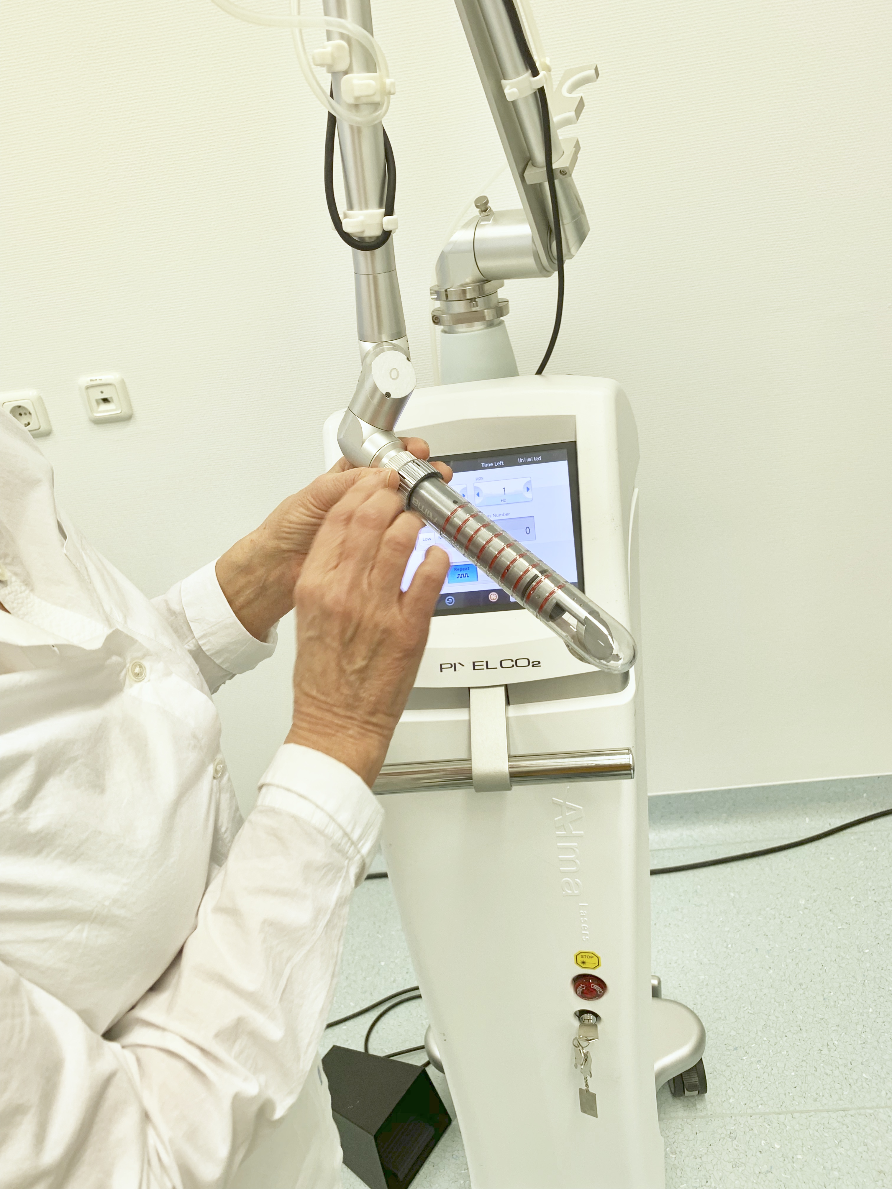 FemiLift._4 LÄCHELN UND WINKEN